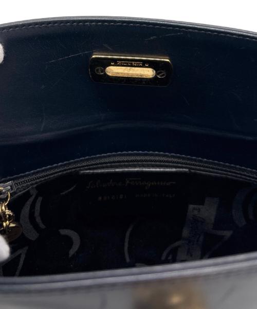 Salvatore Ferragamo（サルヴァトーレ フェラガモ）Salvatore Ferragamo (サルヴァトーレ フェラガモ) ショルダーバッグ ネイビーの古着・服飾アイテム