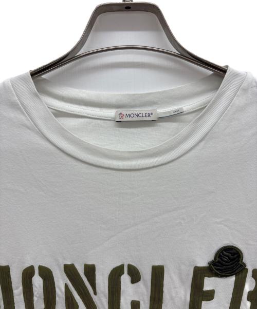 MONCLER（モンクレール）MONCLER (モンクレール) ラバーロゴTシャツ ホワイト×ブラウン サイズ:Mの古着・服飾アイテム