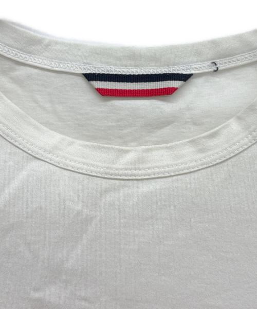 MONCLER（モンクレール）MONCLER (モンクレール) フロッキーロゴTシャツ ホワイト×レッド サイズ:表記無しの古着・服飾アイテム