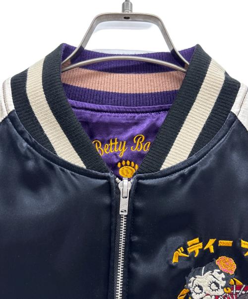 BETTY BOOP（ベティー・ブープ）BETTY BOOP (ベティー・ブープ) pandiesta japan (パンディエスタジャパン) “花魁道中”総刺繍リバーシブルスカジャン ブラック×パープル サイズ:Lの古着・服飾アイテム