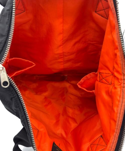 uniform experiment（ユニフォームエクスペリメント）uniform experiment (ユニフォームエクスペリメント) ALPHA INDUSTRIES. ショルダーバッグ ブラック×オレンジの古着・服飾アイテム
