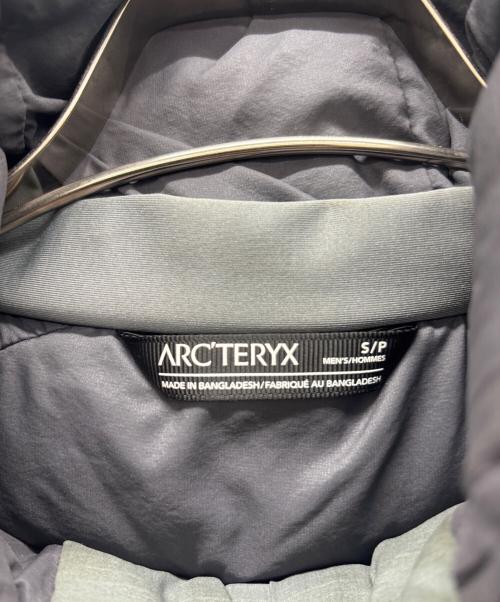 ARC'TERYX（アークテリクス）ARC'TERYX (アークテリクス) 中綿ジャケット グレー サイズ:Sの古着・服飾アイテム