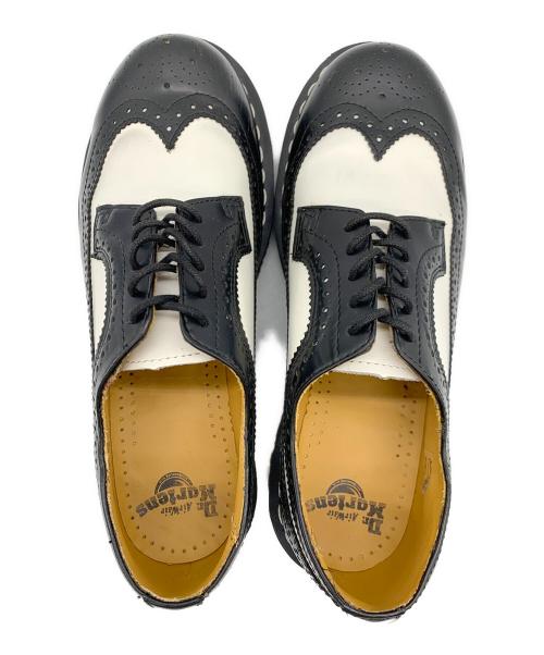 Dr.Martens（ドクターマーチン）Dr.Martens (ドクターマーチン) ウィングチップシューズ ブラック×ホワイト サイズ:UK8の古着・服飾アイテム