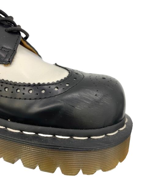 Dr.Martens（ドクターマーチン）Dr.Martens (ドクターマーチン) ウィングチップシューズ ブラック×ホワイト サイズ:UK8の古着・服飾アイテム