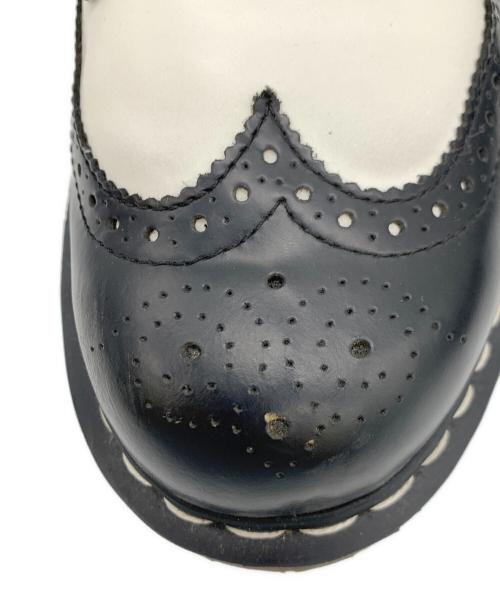 Dr.Martens（ドクターマーチン）Dr.Martens (ドクターマーチン) ウィングチップシューズ ブラック×ホワイト サイズ:UK8の古着・服飾アイテム