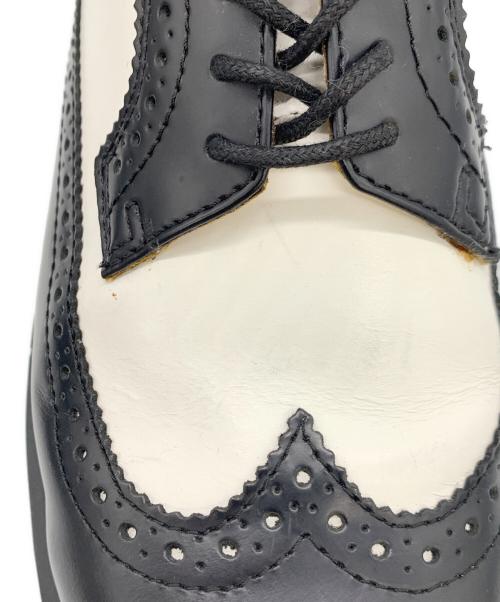 Dr.Martens（ドクターマーチン）Dr.Martens (ドクターマーチン) ウィングチップシューズ ブラック×ホワイト サイズ:UK8の古着・服飾アイテム