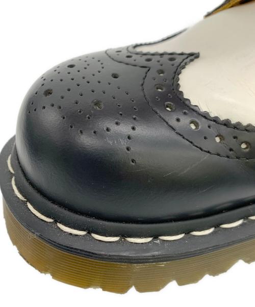 Dr.Martens（ドクターマーチン）Dr.Martens (ドクターマーチン) ウィングチップシューズ ブラック×ホワイト サイズ:UK8の古着・服飾アイテム