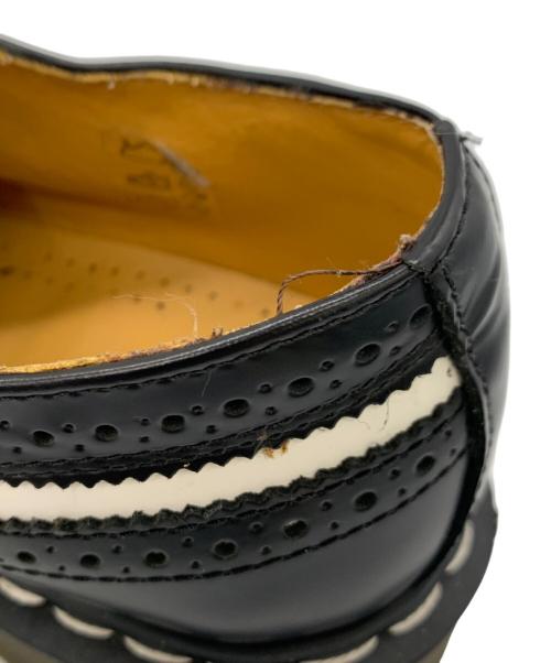 Dr.Martens（ドクターマーチン）Dr.Martens (ドクターマーチン) ウィングチップシューズ ブラック×ホワイト サイズ:UK8の古着・服飾アイテム