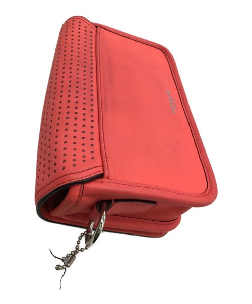 COACH（コーチ）COACH (コーチ) パンチングショルダーバッグ ショッキングピンクの古着・服飾アイテム