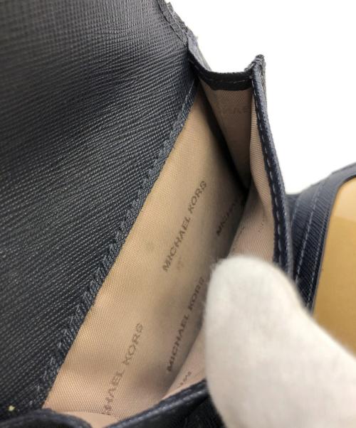 MICHAEL KORS（マイケル・コース）MICHAEL KORS (マイケルコース) 3つ折り財布 ネイビーの古着・服飾アイテム