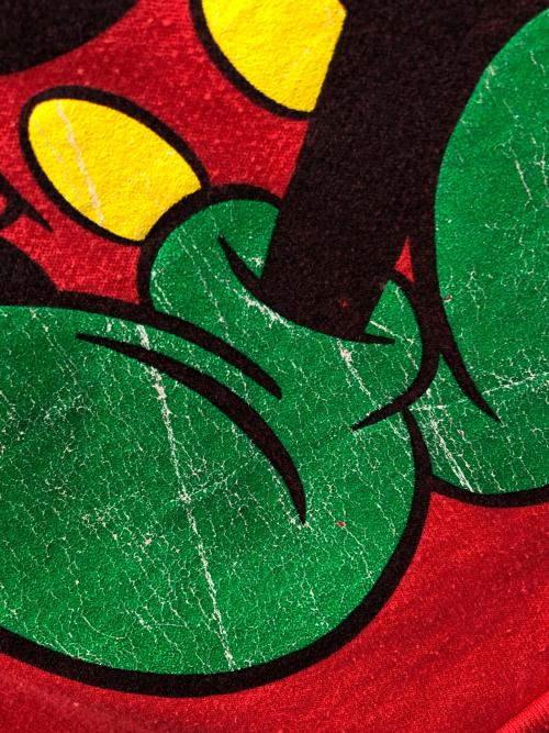 Disney&Co（ディズニー アンド カンパニー）Disney&Co (ディズニー アンド カンパニー) クルーネックスウェット レッド サイズ:実寸サイズにてご確認下さい。の古着・服飾アイテム