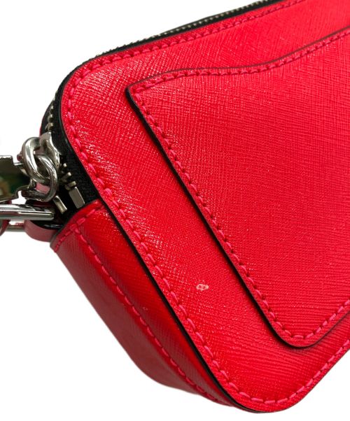 Marc by Marc Jacobs（マークバイマークジェイコブス）Marc by Marc Jacobs (マークバイマークジェイコブス) スナップショット ショッキングピンクの古着・服飾アイテム
