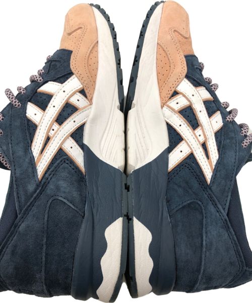asics（アシックス）asics (アシックス) KISS 10TH GEL-LYTE 5(ゲルライト ファイブ) サーモンホワイト サイズ:26.5cmの古着・服飾アイテム