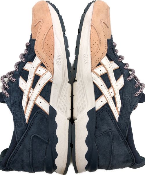asics（アシックス）asics (アシックス) KISS 10TH GEL-LYTE 5(ゲルライト ファイブ) サーモンホワイト サイズ:26.5cmの古着・服飾アイテム