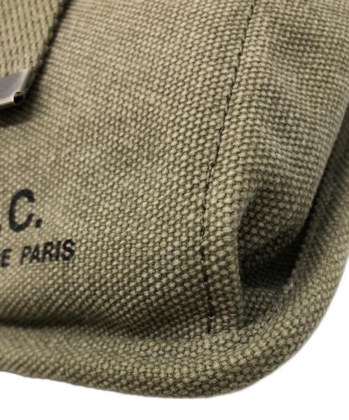 A.P.C.（アーペーセー）A.P.C. (アーペーセー) ショルダーポーチ カーキの古着・服飾アイテム