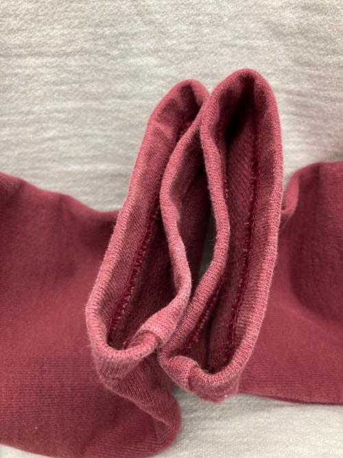 JAPAN BLUE JEANS（ジャパンブルージーンズ）JAPAN BLUE JEANS (ジャパンブルージーンズ) スウェット ベージュ×レッド サイズ:Mの古着・服飾アイテム