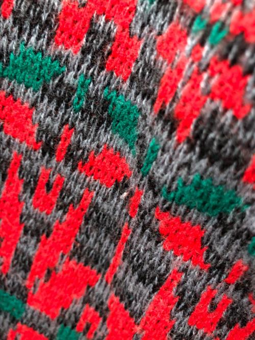 IRONWOOD TRADING COMPANY（アイアンウッド トレーディング カンパニー）IRONWOOD TRADING COMPANY (アイアンウッド トレーディング カンパニー) ニット グレー×レッド サイズ:Ｍの古着・服飾アイテム