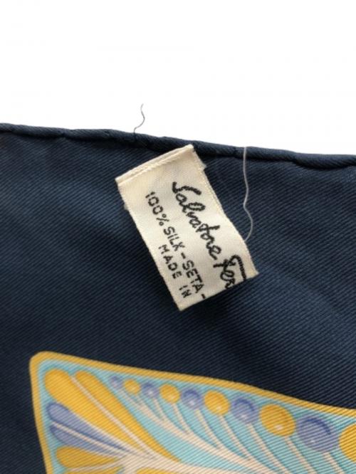 Salvatore Ferragamo（サルヴァトーレ フェラガモ）Salvatore Ferragamo (サルヴァトーレ フェラガモ) スカーフの古着・服飾アイテム