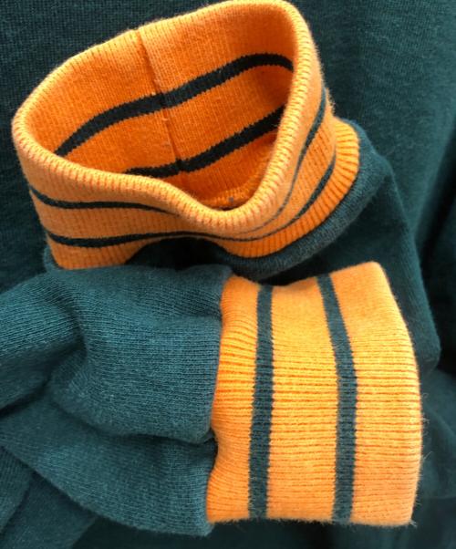 KEBOZ（ケボズ）KEBOZ (ケボズ) ICON BOW SWEAT CREWNECK グリーン×オレンジ サイズ:Lの古着・服飾アイテム