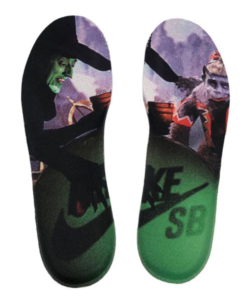 NIKE（ナイキ）NIKE (ナイキ) スニーカー レッド サイズ:26.0 未使用品の古着・服飾アイテム