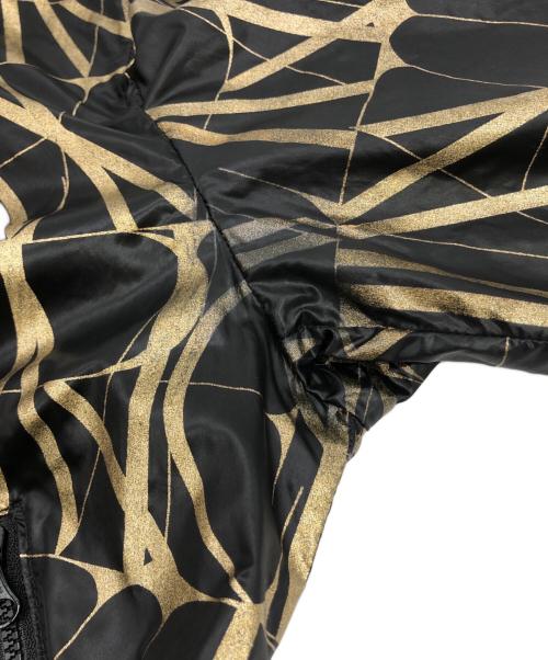 JOHN LAWRENCE SULLIVAN（ジョン ローレンス サリバン）JOHN LAWRENCE SULLIVAN (ジョン ローレンス サリバン) ナイロンジャケット ブラック×ゴールド サイズ:34の古着・服飾アイテム