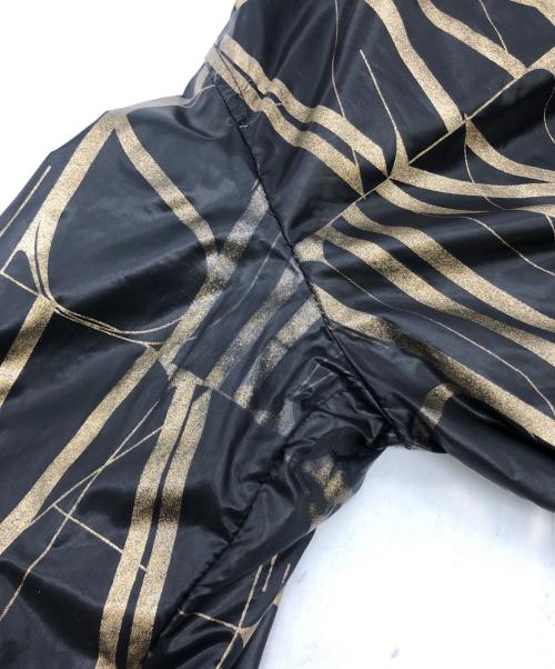 JOHN LAWRENCE SULLIVAN（ジョン ローレンス サリバン）JOHN LAWRENCE SULLIVAN (ジョン ローレンス サリバン) ナイロンジャケット ブラック×ゴールド サイズ:34の古着・服飾アイテム