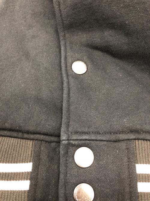 1PIU1UGUALE3 RELAX（ウノピゥウノウグァーレトレ リラックス）1piu1uguale3 relax (ウノピゥウノウグァーレトレ リラックス) バックロゴスウェットスタジアムジャンパー ブラック サイズ:Mの古着・服飾アイテム