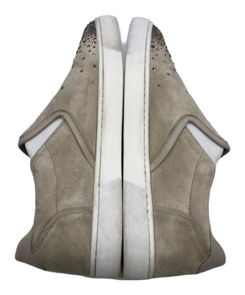 Christian Louboutin（クリスチャン・ルブタン）Christian Louboutin (クリスチャン・ルブタン) スタッズスリッポン ベージュ サイズ:39 1/2（ 24.5〜25.0cm）の古着・服飾アイテム