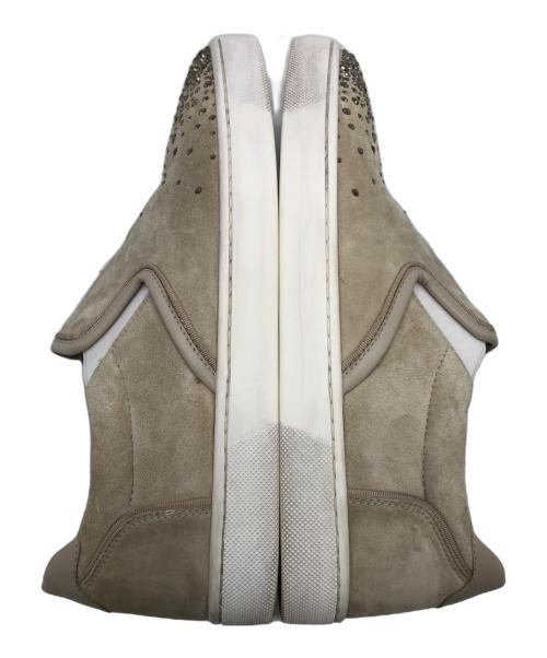 Christian Louboutin（クリスチャン・ルブタン）Christian Louboutin (クリスチャン・ルブタン) スタッズスリッポン ベージュ サイズ:39 1/2（ 24.5〜25.0cm）の古着・服飾アイテム