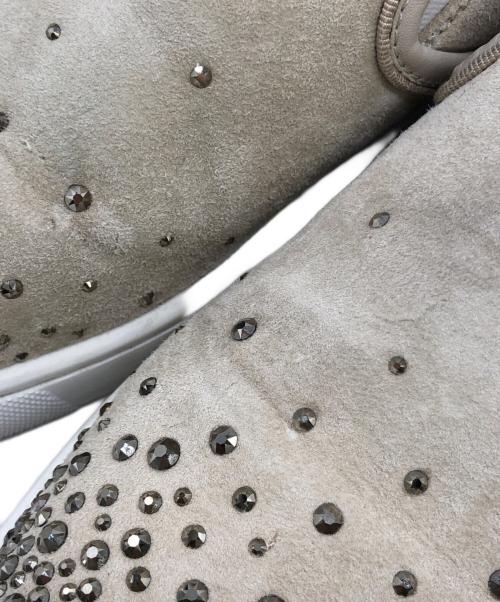 Christian Louboutin（クリスチャン・ルブタン）Christian Louboutin (クリスチャン・ルブタン) スタッズスリッポン ベージュ サイズ:39 1/2（ 24.5〜25.0cm）の古着・服飾アイテム