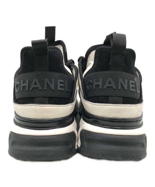 CHANEL（シャネル）CHANEL (シャネル) スニーカー アイボリー×ブラック サイズ:41の古着・服飾アイテム