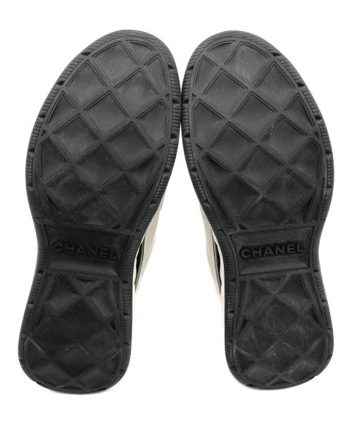CHANEL（シャネル）CHANEL (シャネル) スニーカー アイボリー×ブラック サイズ:41の古着・服飾アイテム