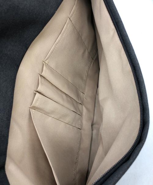 Incase（インケース）Incase (インケース) ショルダーバッグ グレーの古着・服飾アイテム