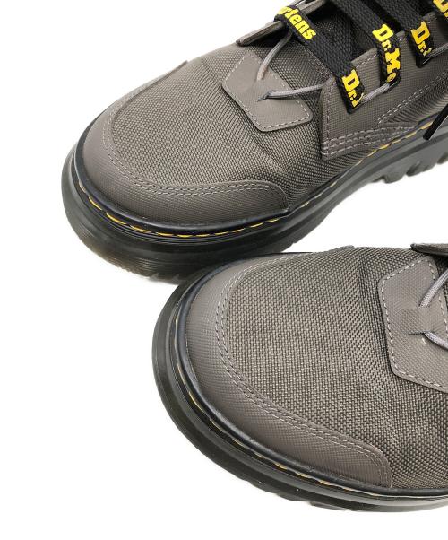 Dr.Martens（ドクターマーチン）Dr.Martens (ドクターマーチン) TARIK Zip 8 Hole Boot グレー サイズ:26.0の古着・服飾アイテム