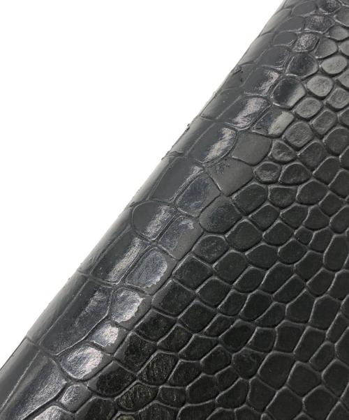 JIMMY CHOO（ジミーチュウ）JIMMY CHOO (ジミーチュウ) ラウンドファスナー型押し財布 ブラックの古着・服飾アイテム