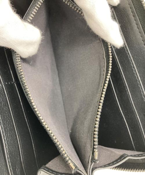 JIMMY CHOO（ジミーチュウ）JIMMY CHOO (ジミーチュウ) スタッズラウンドファスナー財布 ブラックの古着・服飾アイテム