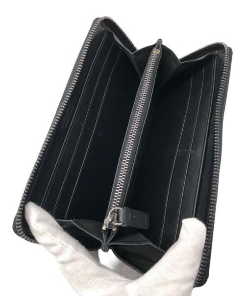 JIMMY CHOO（ジミーチュウ）JIMMY CHOO (ジミーチュウ) スタッズラウンドファスナー財布 ブルーの古着・服飾アイテム