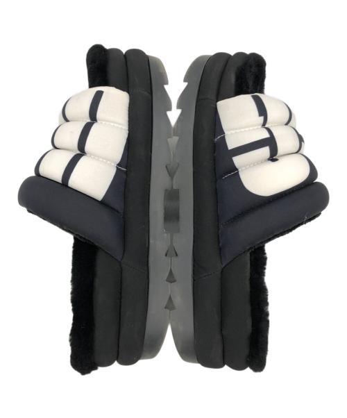 UGG（アグ）UGG (アグ) マキシスライドロゴサンダル ブラック サイズ:25.0の古着・服飾アイテム