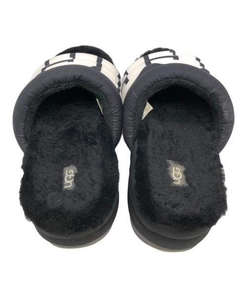 UGG（アグ）UGG (アグ) マキシスライドロゴサンダル ブラック サイズ:25.0の古着・服飾アイテム