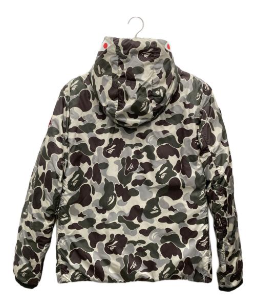 A BATHING APE（ア ベイシング エイプ）A BATHING APE (ア ベイシング エイプ) CANADA GOOSE (カナダグース) CONCEPTS (コンセプツ) クロフトンシャークフーディ ダウンジャケット カーキ×ブラック サイズ:Lの古着・服飾アイテム