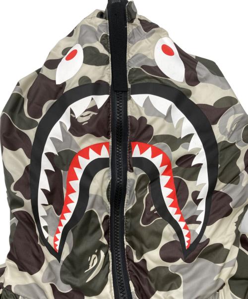 A BATHING APE（ア ベイシング エイプ）A BATHING APE (ア ベイシング エイプ) CANADA GOOSE (カナダグース) CONCEPTS (コンセプツ) クロフトンシャークフーディ ダウンジャケット カーキ×ブラック サイズ:Lの古着・服飾アイテム