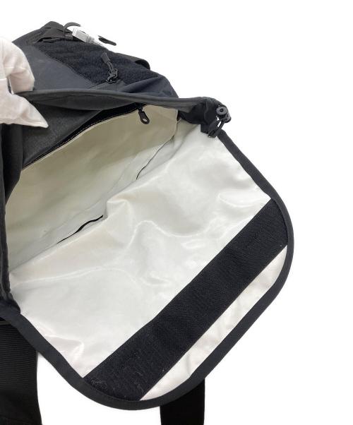 basiack（バジャック）basiack (バジャック) コブラバックルメッセンジャーバッグ ブラックの古着・服飾アイテム