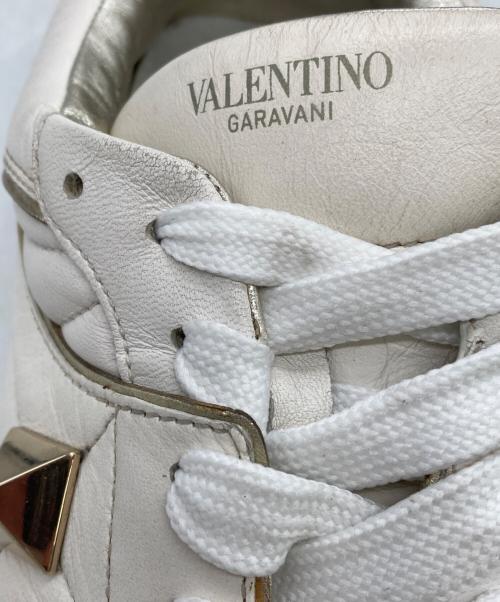 VALENTINO（ヴァレンティノ）VALENTINO (ヴァレンティノ) スニーカー ホワイト×ゴールド サイズ:40の古着・服飾アイテム