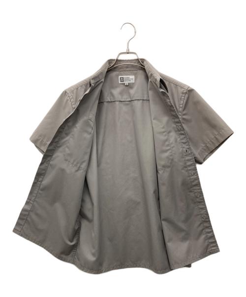 stussy（ステューシー）stussy (ステューシー) ワッペン付き半袖シャツ グレー サイズ:Mの古着・服飾アイテム