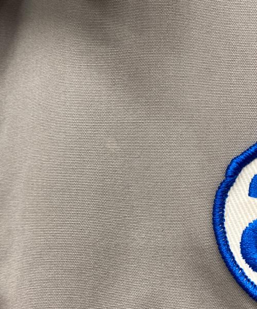 stussy（ステューシー）stussy (ステューシー) ワッペン付き半袖シャツ グレー サイズ:Mの古着・服飾アイテム