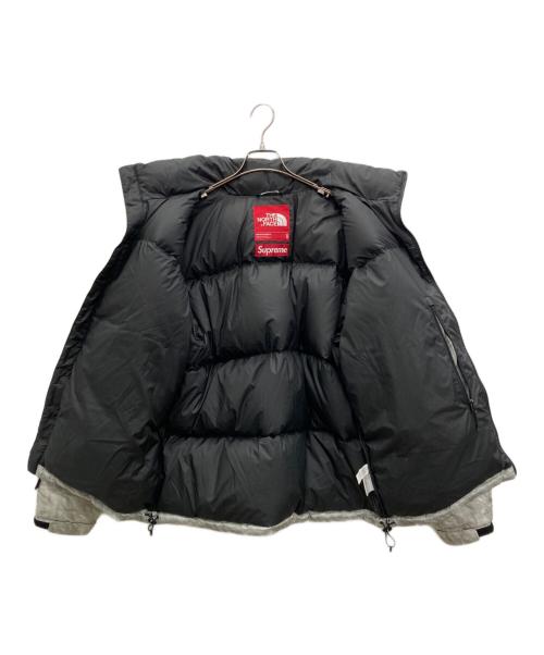 THE NORTH FACE（ザ ノース フェイス）THE NORTH FACE (ザ ノース フェイス) Supreme (シュプリーム) Paper Print Nuptse Jacket ライトグレー サイズ:Ｍの古着・服飾アイテム