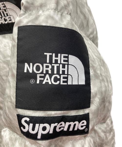 THE NORTH FACE（ザ ノース フェイス）THE NORTH FACE (ザ ノース フェイス) Supreme (シュプリーム) Paper Print Nuptse Jacket ライトグレー サイズ:Ｍの古着・服飾アイテム
