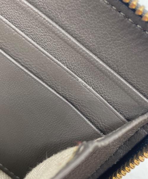 JIMMY CHOO（ジミーチュウ）JIMMY CHOO (ジミーチュウ) スタースタッズラウンドファスナー財布の古着・服飾アイテム