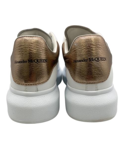 ALEXANDER McQUEEN（アレキサンダーマックイーン）ALEXANDER McQUEEN (アレキサンダーマックイーン) オーバーサイズドスニーカー ホワイト×メタリック サイズ:36の古着・服飾アイテム