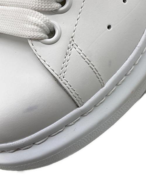 ALEXANDER McQUEEN（アレキサンダーマックイーン）ALEXANDER McQUEEN (アレキサンダーマックイーン) オーバーサイズドスニーカー ホワイト×メタリック サイズ:36の古着・服飾アイテム